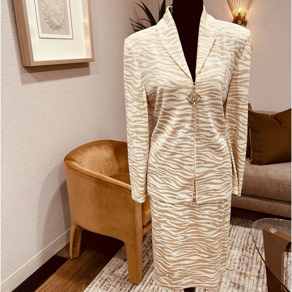 AUTHENTIC St.John 2 piece set with jacket & skirt